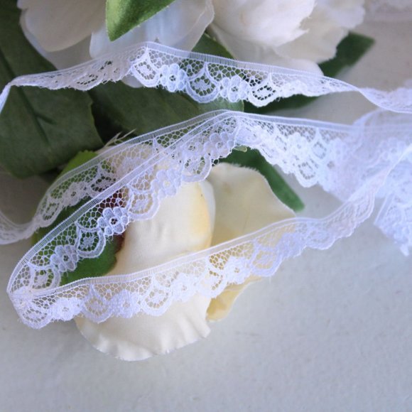 Vintage Lace Trim White Floral .50" Wide, 4 Yards - Picture 3 of 10